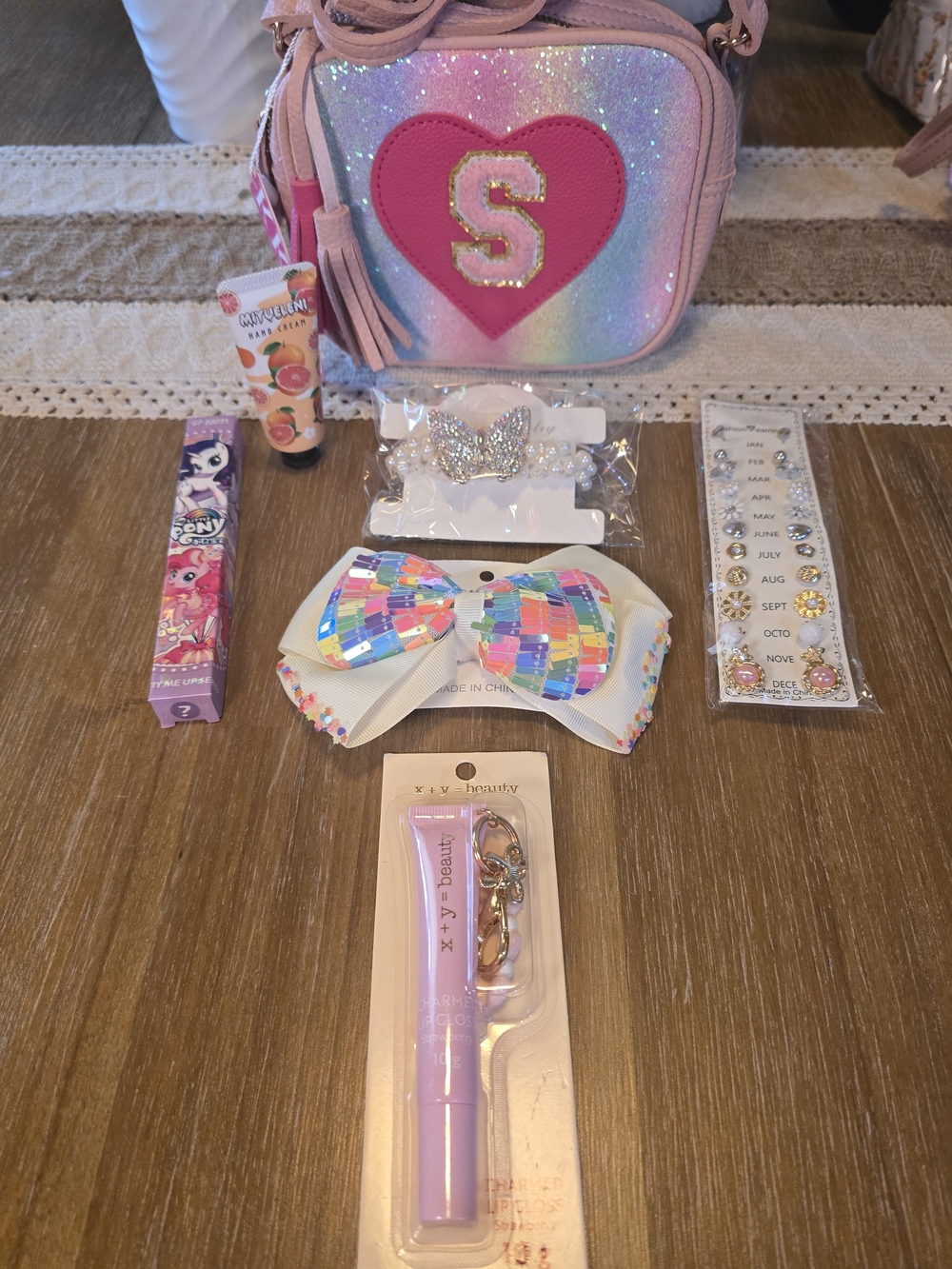 Youth Sparkly Pink Heart Crossbody Bag with S Initial & Accessories